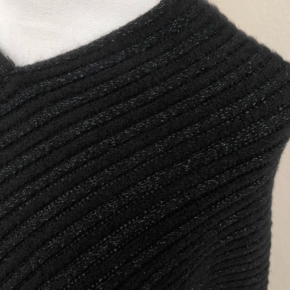 NWT Womens poncho - Picture 4 of 5